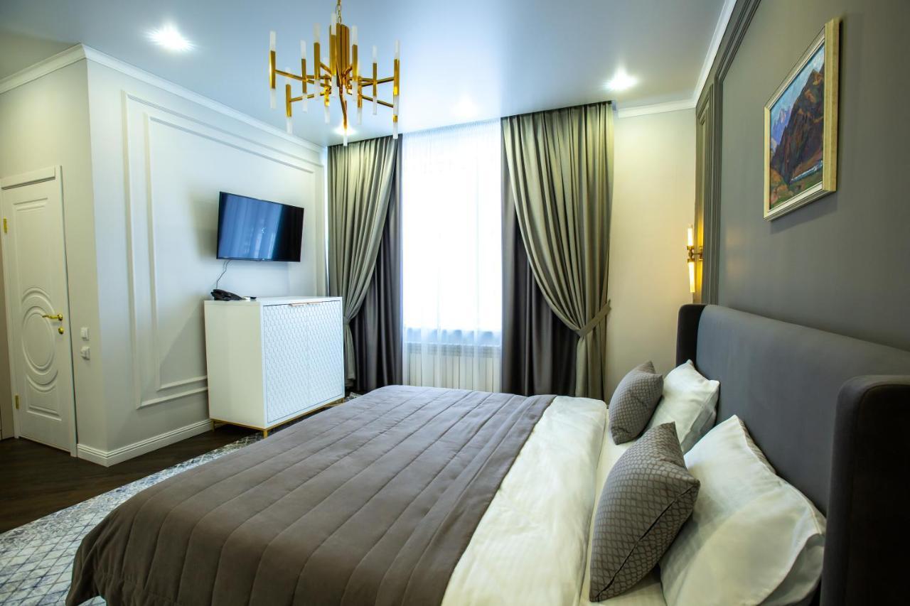 El-Tau Hotell Ekibastuz Exteriör bild
