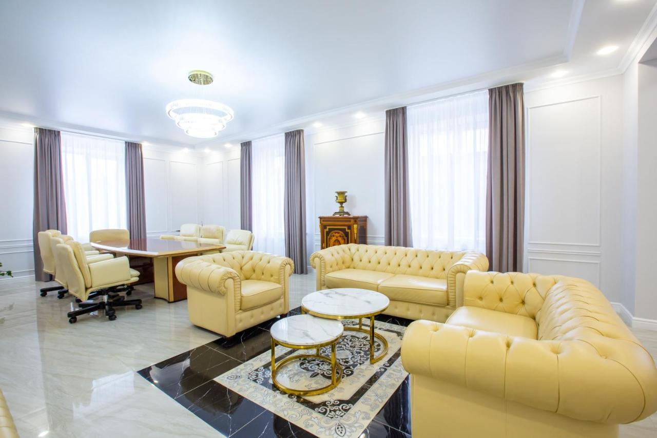 El-Tau Hotell Ekibastuz Exteriör bild