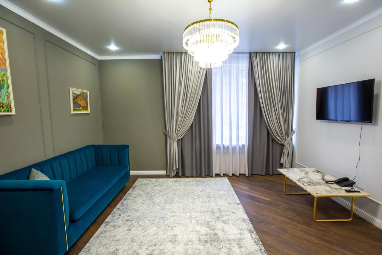 El-Tau Hotell Ekibastuz Exteriör bild