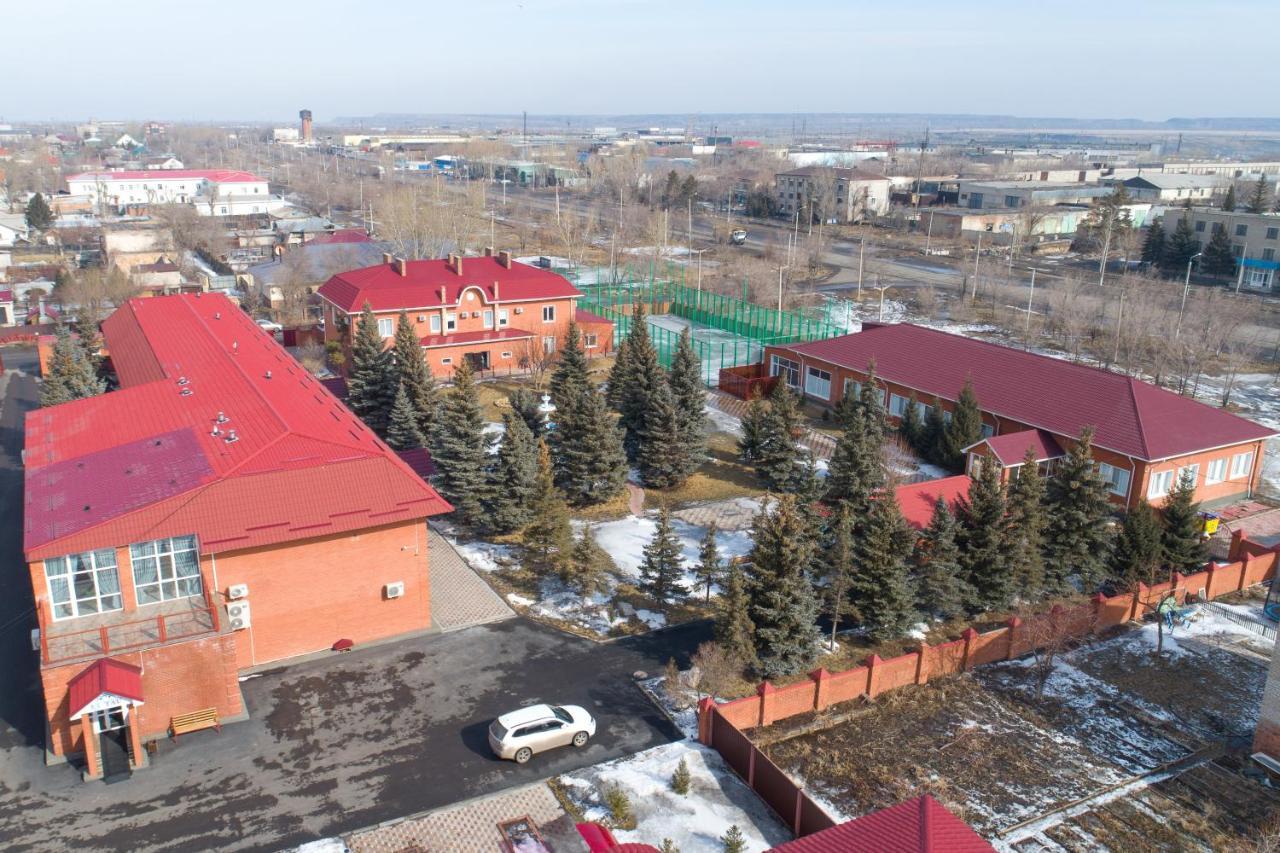 El-Tau Hotell Ekibastuz Exteriör bild