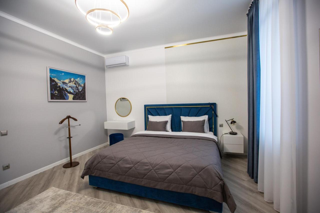 El-Tau Hotell Ekibastuz Exteriör bild