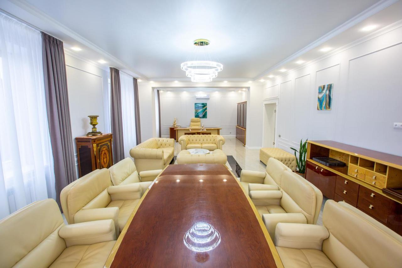 El-Tau Hotell Ekibastuz Exteriör bild